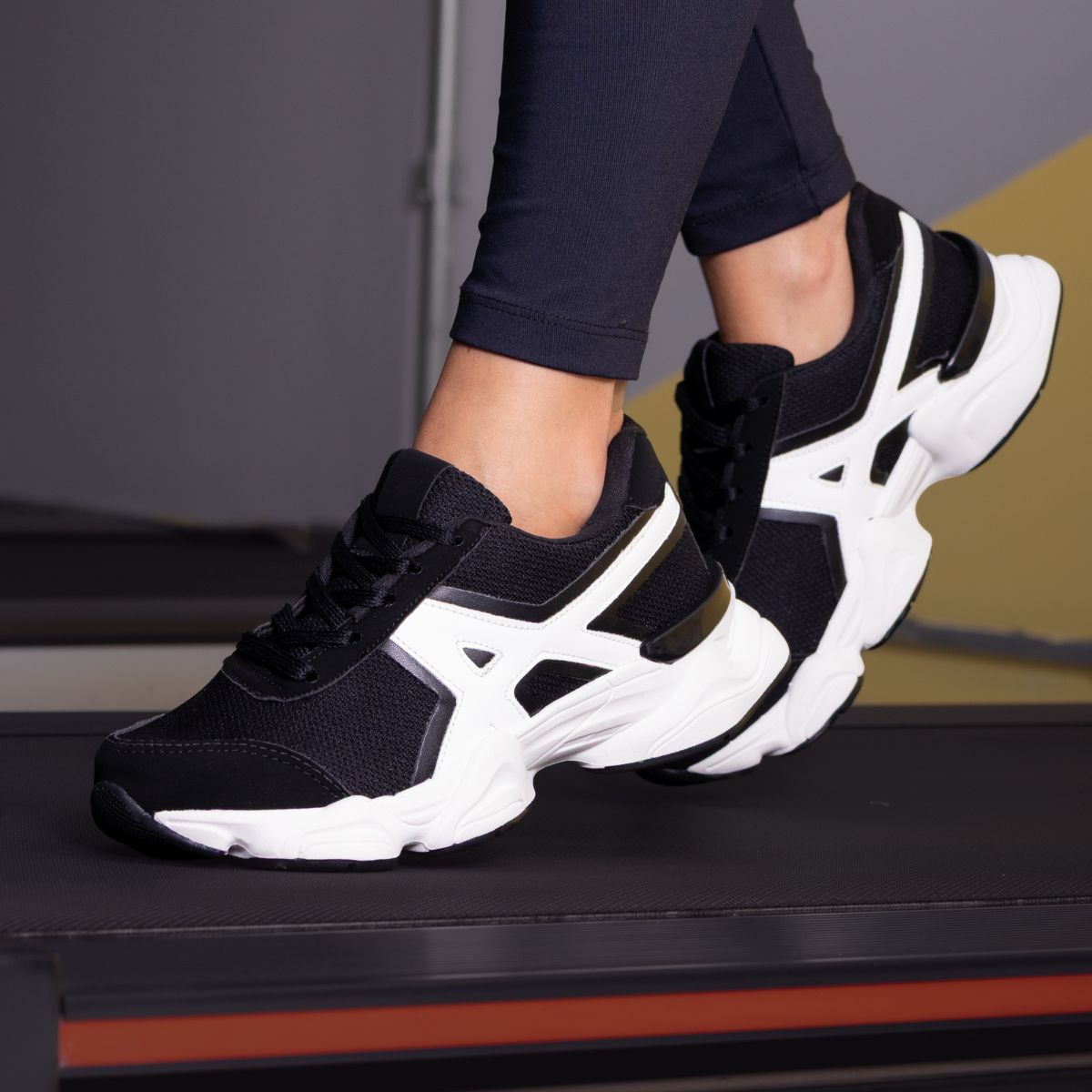 Tênis Esportivo TN15 Preto Branco