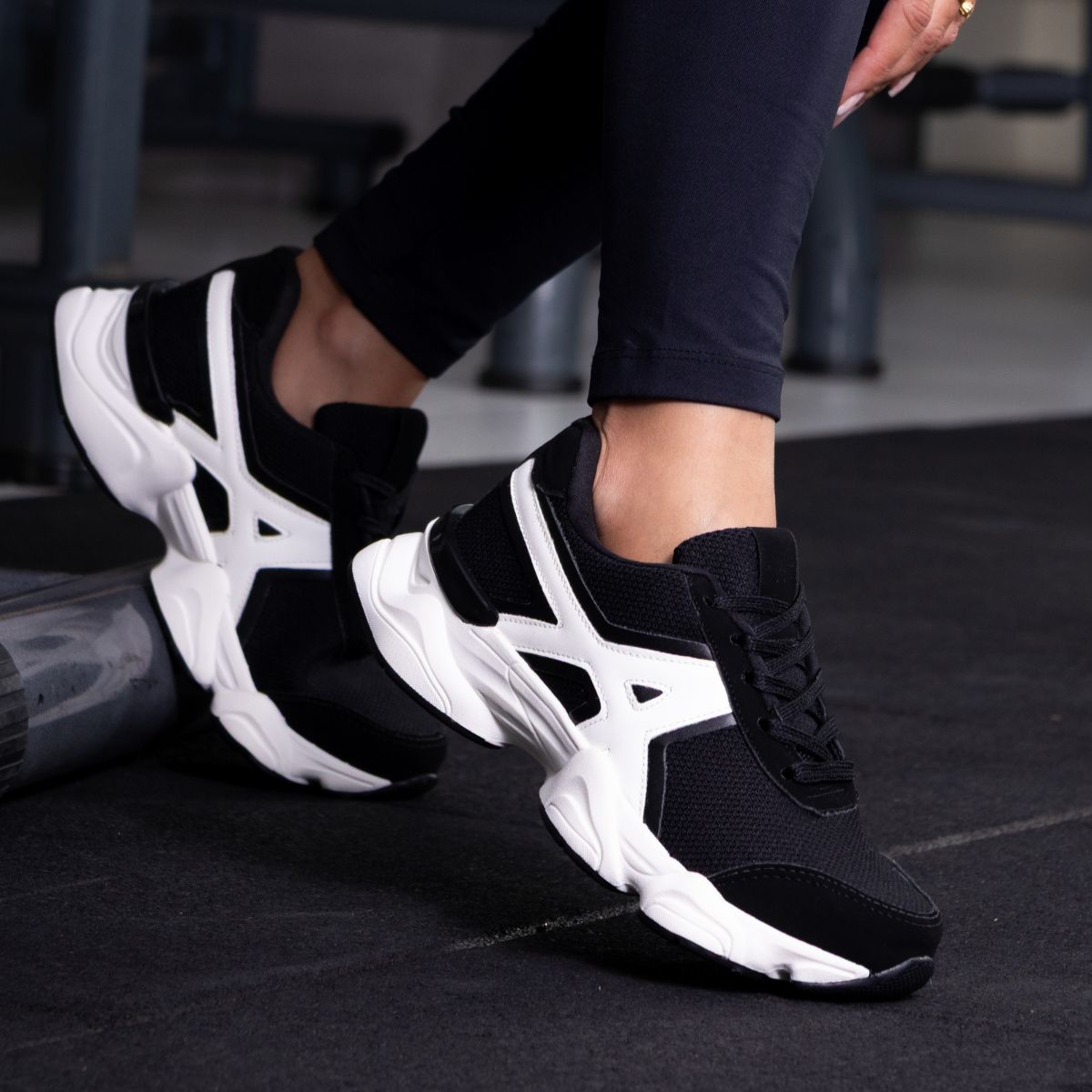 Tênis Esportivo TN15 Preto Branco