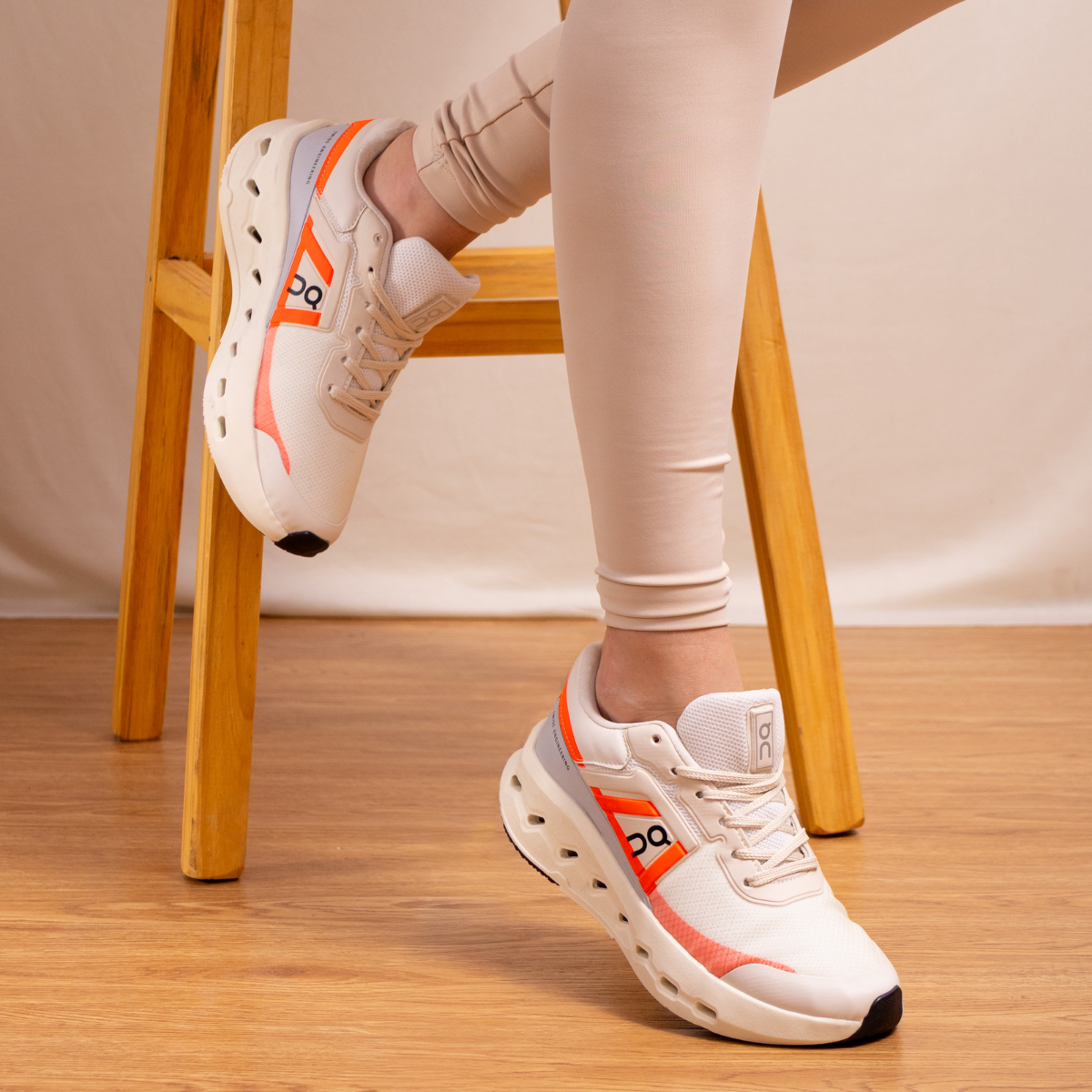 Tênis Esportivo Cloudrunner TN13 Off White Laranja