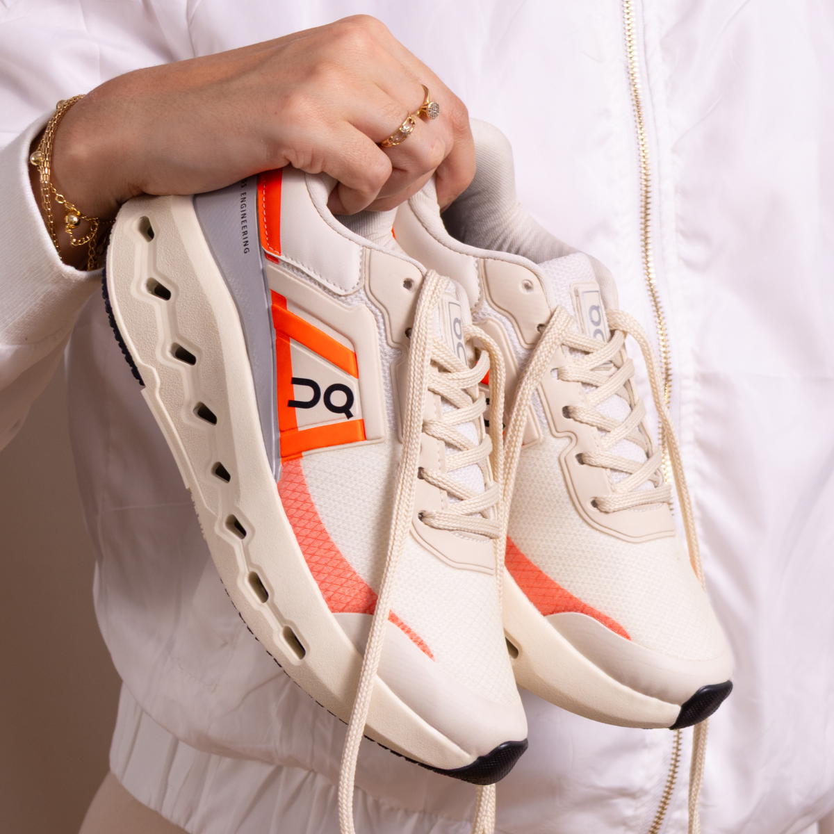 Tênis Esportivo Cloudrunner TN13 Off White Laranja